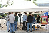 Studierende bei der Fotoaktion auf dem Campus