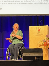 Miriam Beller beim Vortrag