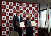 Signing of the agreement on the intensified partnership of HWG LU and Nagoya City University by the presidents (from left) Prof. Dr. Gunther Piller and Prof. Dr. Kiyofumi Asai. (Image: NCU)