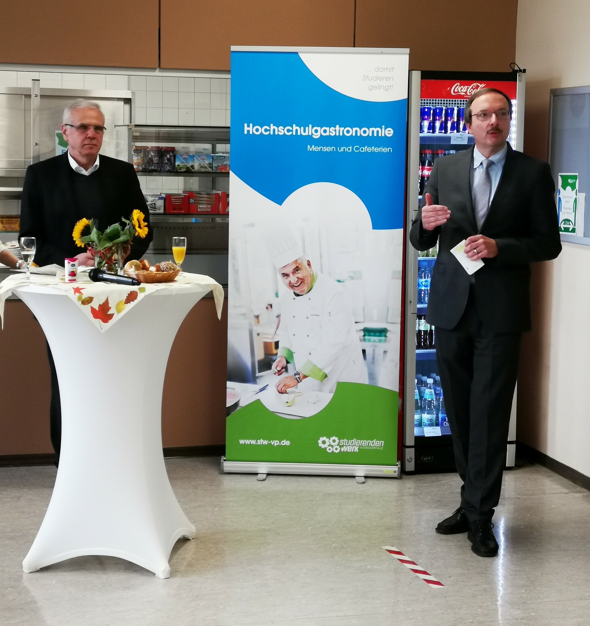 University President Prof. Dr. Peter Mudra at the opening of the new refectory at the Neustadt wine campus. (Image: Studierendenwerk Vorderpfalz)