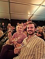 Zwei Studierende/Alumni im Zeltkino beim Filmfestival
