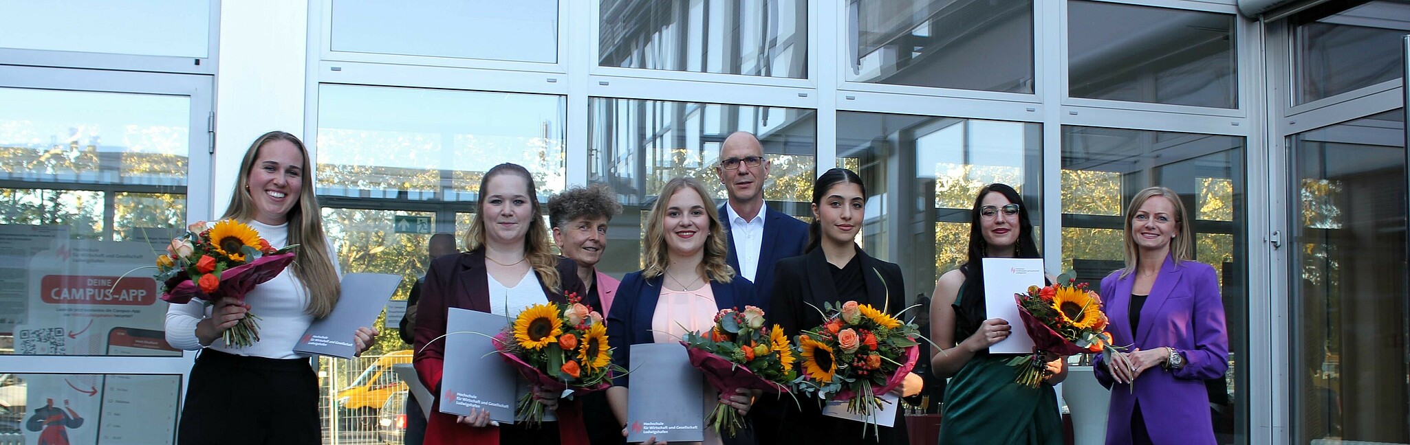 Group picture of the award ceremonies of the sponsoring association and Equality 2023 (Image: HWG LU)