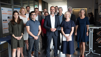 Minister Hoch informs himself about_EMPOWER_Copyright_HenriAalken_HS Mainz