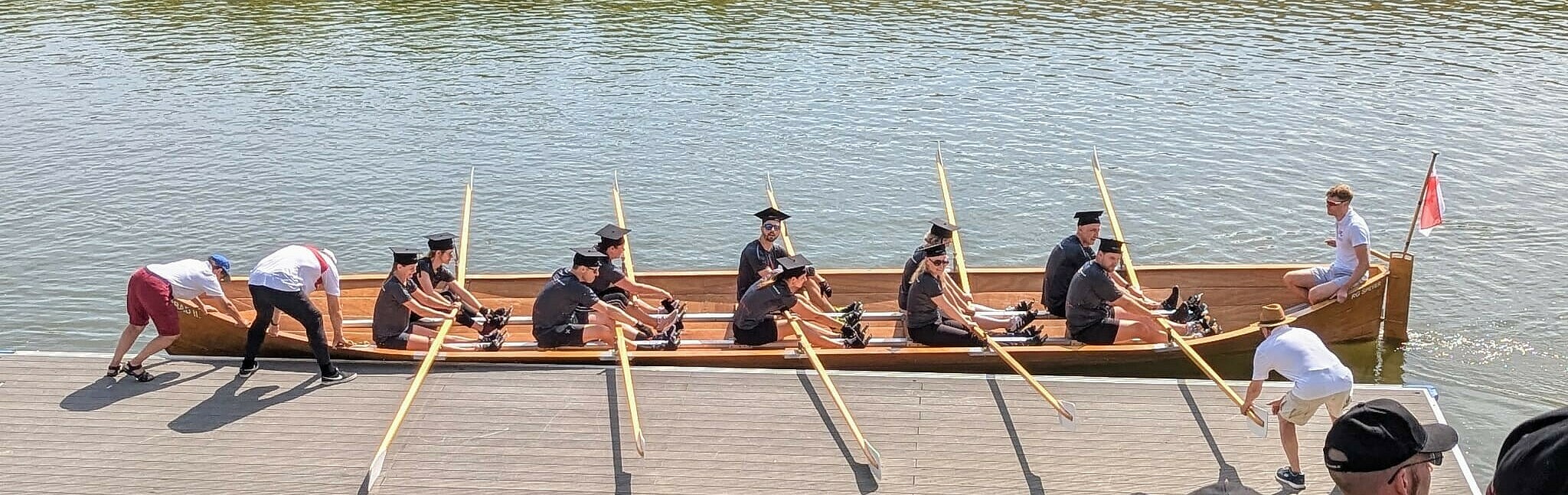 Team in Ruderboot
