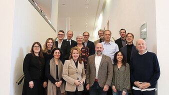 Group photo with State Secretary Heike Raab from the third Rwanda network meeting of universities and colleges from Rhineland-Palatinate in the State Chancellery (Photo: State Chancellery RLP)