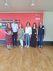 Gruppenbild beim Fachgespräch zum Thema Insolvenzberatung auf Einladung der SPD Landtagsfraktion NRW
