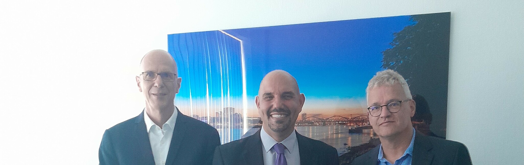 (From left) University President Prof. Dr. G. Piller, Prof. Dr.-Ing. E. D. Özdemir and Vice Dean Prof. Dr. A. Kihm at the presentation of the certificate of inauguration