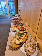 Zur Stärkung gab’s ein Büffet, bei dem typisch pfälzische Spezialitäten wie Blut- und Leberwurst nicht fehlen durften!