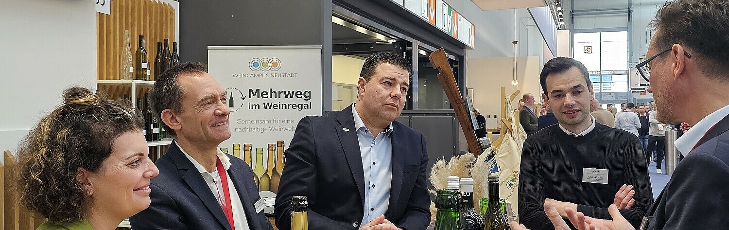 Gespräch am Messestand