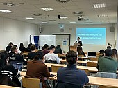 Herr Gunter Greiner mit Studierenden