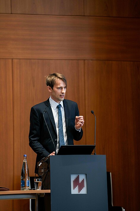 Prof. Dr. Nikolas Wölfing