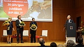 Schlusswort: Dekan Prof. Dr. Elmar Günther (r.) dankte Studiengangleiter Prof. Dr. Gerhard Raab,  Geschäftsführerin Kathrin Paul und Studiengangsassistentin Daniela Röper. 