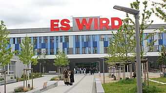 Gebäude C im Frühling