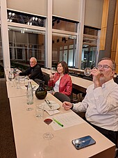 ...or members of the sponsoring association - they were all enthusiastic about the scientific wine tasting at the alumni network meeting
