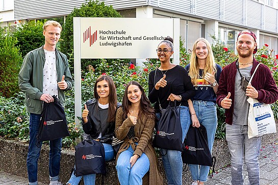 Studierende an der HWG LU