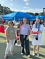 Drei Frauen vor Hochschulstand auf dem Job-Barbecue-Platz