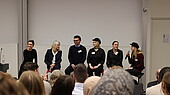 Gruppenbild von der Podiumsdiskussion