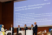Podiumsdiskussion mit 5 Herren und Moderatorin