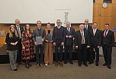 Gruppenfoto (von links nach rechts): 85. Pfälzische Weinkönigin Charlotte Weihl, Prof. Dr. Ulrich Fischer, Prof. Dr. Laura Ehm, Martin Ladach, Pauline Baumberger-Brand, Frederikus Holtus (Haniel Stiftung), Kurt Beck, Staatssekretär a. D. Dr. Siegfried Englert, Prof. Dr. Gunther Piller, Prof. Dr. Marc Dreßler, Dr. Rupert Antes (Haniel Stiftung)