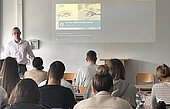 Studierende in einem Seminarraum 2