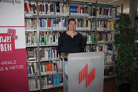IPO-Studentin Tanja Ertl gab einen allgemeinen Einblick in die Hochschule.