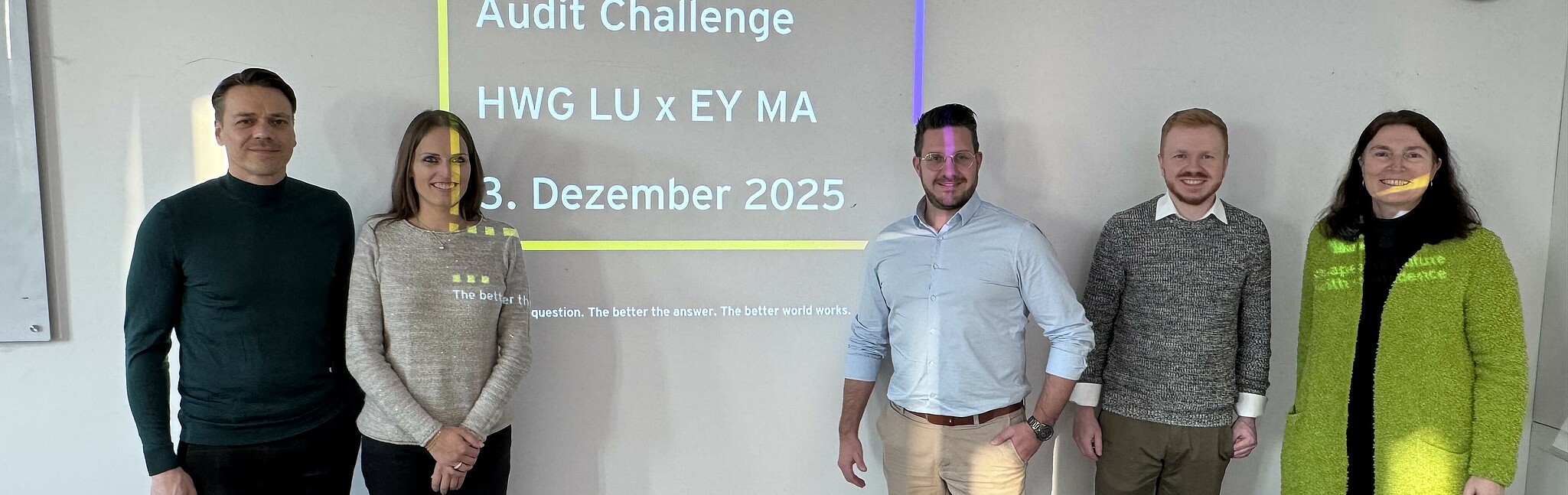 Prof. Dr. Birgit Angermayer (r.) with the EY team