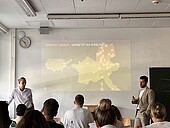 Studierende in einem Seminarraum 1 