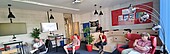 Studierende im Kreativraum