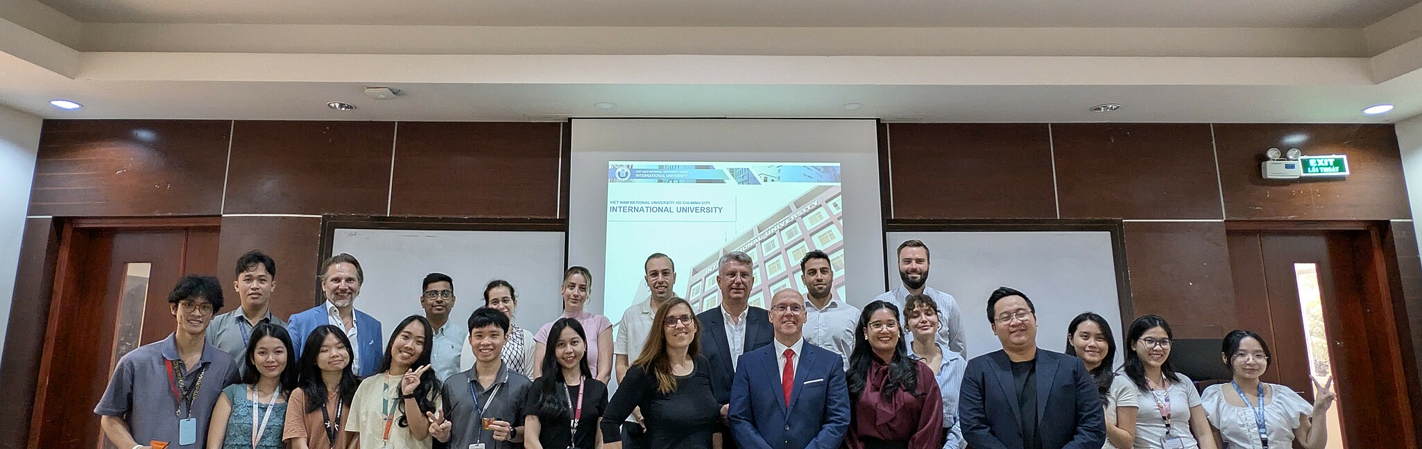 251117_Network_trip_GSRN_Vietnam Group picture in Vietnam