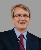 Deputy Registrar Klaus Eisold